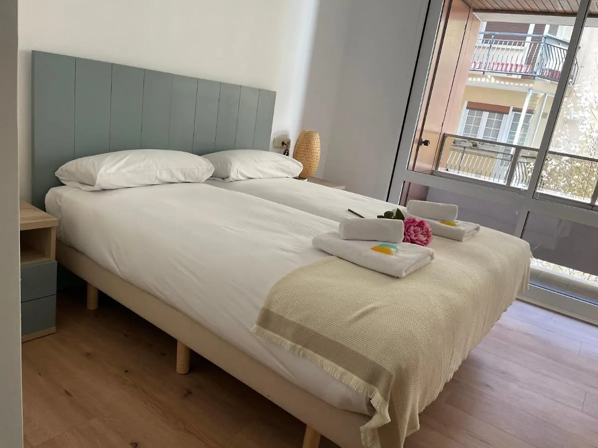 Izarra By Smiling Rentals contacts